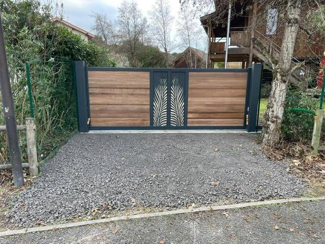 Installation de portail en PVC ou bois Saint-Aubin-de-Médoc dans le Médoc 