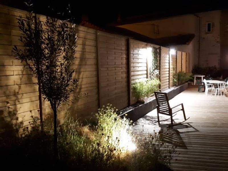 Pose de clôture lisse en béton décorative avec arrachage de haie Saint Médard en Jalles