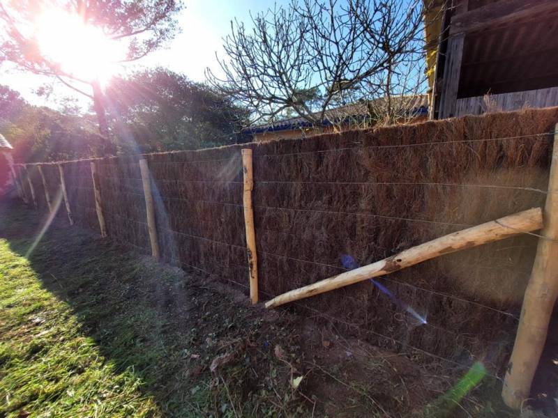 Pourquoi choisir une clôture en brande pour fermer son jardin ? Macau 33