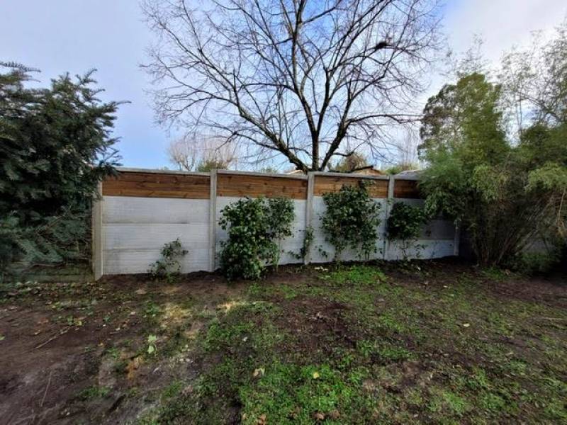 Devis pose clôture mixte bois béton longueur 30m à Eysines en Gironde