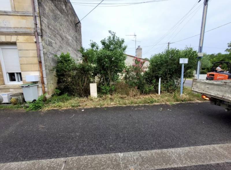 Entreprise spécialisée dans la pose de clôture en grillage rigide simple torsion au Haillan proche Bordeaux
