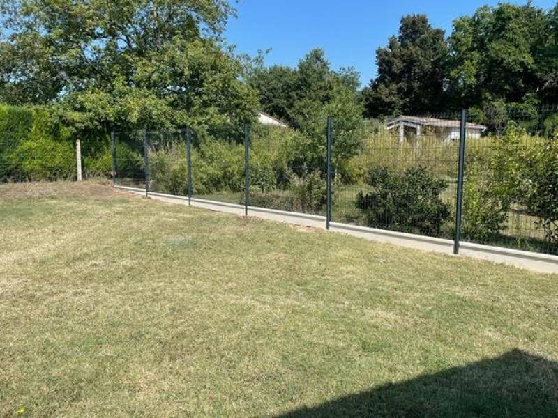 Installateur de clôture rigide sur-mesure sans kit occultant vers Macau dans le Médoc