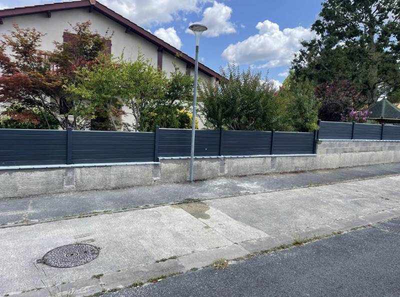 Société d'aménagement extérieur pour pose de clôture aluminium proche Saint Aubin Médoc 33