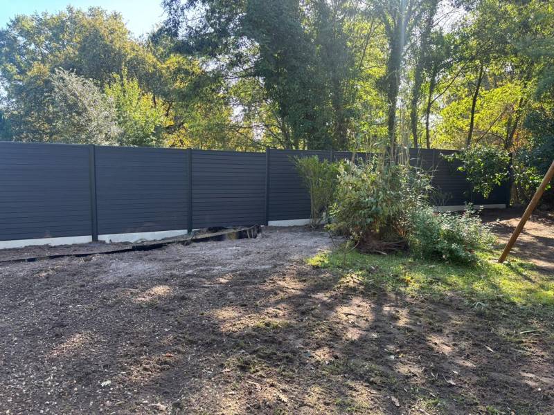 Remplacement haie de jardin Pessac : clôture en bois composite 26 m devis gratuit et accompagnement personnalisé