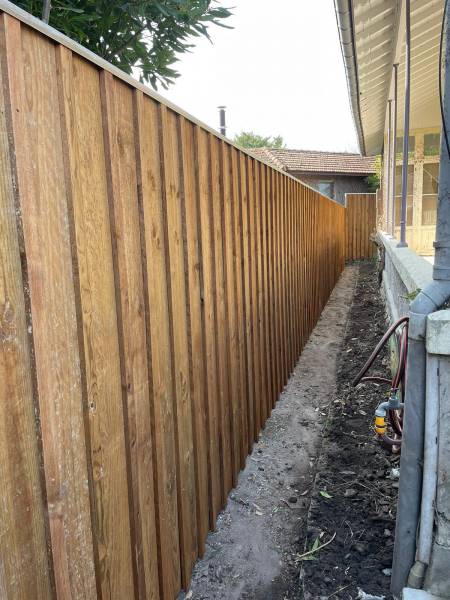 Réalisation clôture de jardin en bois volige finition couvertines alu galvanisé vers Arcachon 33