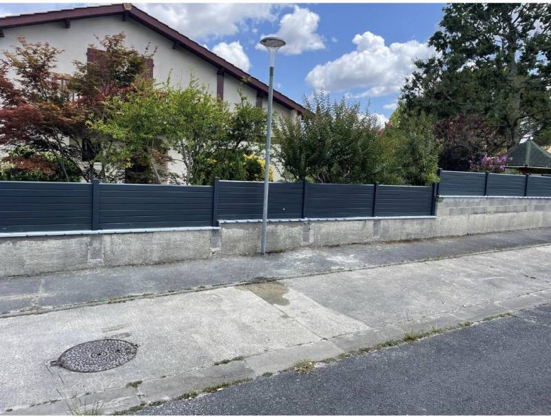 Devis pose clôture sur-mesure par une société d'aménagement extérieur vers Macau