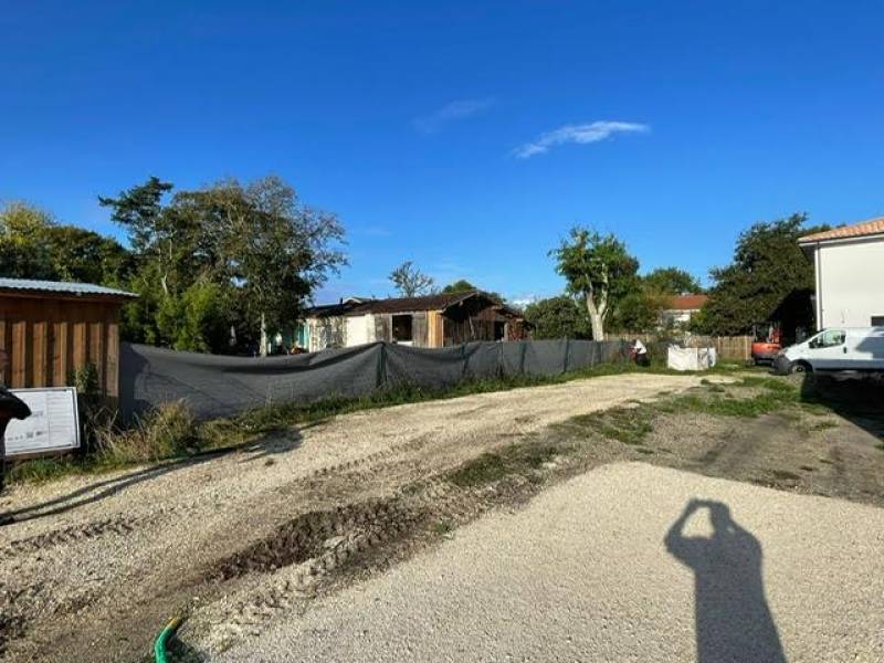 Devis fourniture et pose clôture mixte bois béton pour séparer deux propriétés à Léognan près de Bordeaux