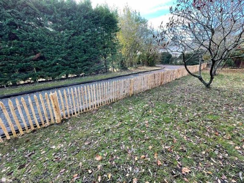 Quel prix pour faire installer une clôture Girondine en bois d'acacia pour la construction d'une maison dans le Médoc ?