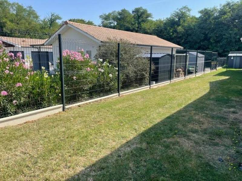 Réalisation d'une clôture en grillage rigide pas cher dans le Médoc 33
