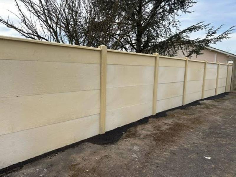 Meilleure entreprise de clôture autour de Parempuyre pour installer une clôture béton ton pierre de 1m80 de hauteur