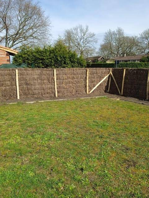 Devis pose de panneaux en brande de bruyère 8 cm pour cacher une clôture existante vers Arsac en Gironde