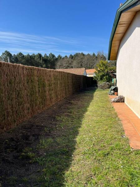 Faire poser de la brande épaisse 8 cm, 2 m de hauteur à Saint-Médard-en-Jalles avant de vendre une maison individuelle : une création AQUITAINE CLÔTURE
