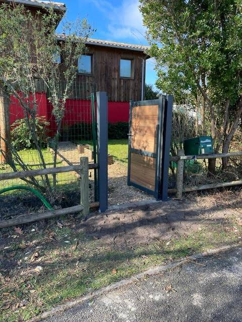 Quel prix pour la pose d'un portillon sur-mesure en lames de bois composite TECH-STURE OCÉWOOD vers Macau ? Gironde