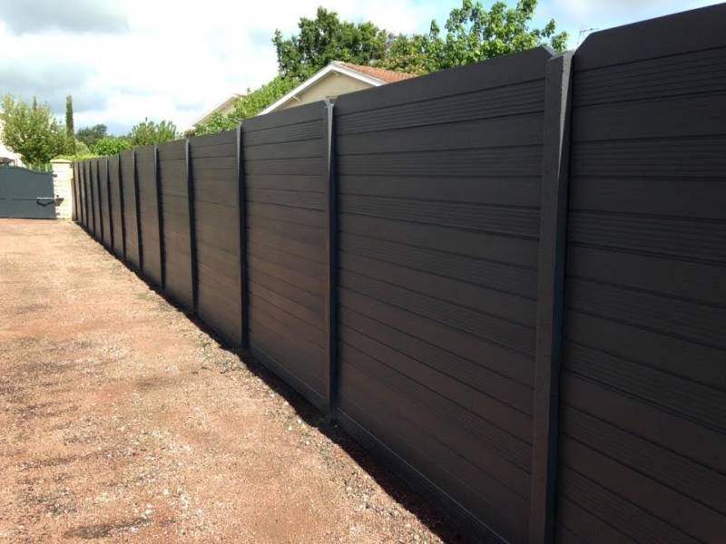 Prix création clôture lisse décorative en béton de 50m pour fermer une propriété à côté de Saint Médard en Jalles