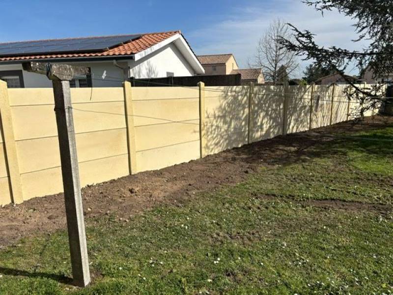 Prix arrachage de haie et pose de clôture béton proche Parempuyre par une société de clôture