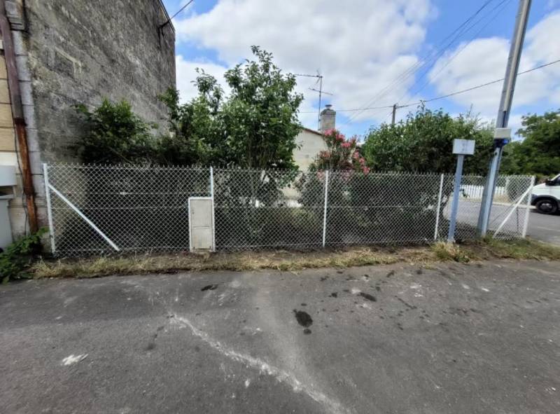 Quel prix pour clôturer son jardin avec du grillage rigide simple torsion vers Bordeaux ? Gironde