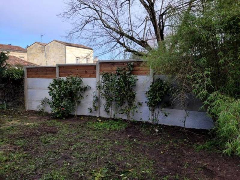 Pourquoi choisir l'installation d'une clôture mixte bois béton vers Eysines (33) ?