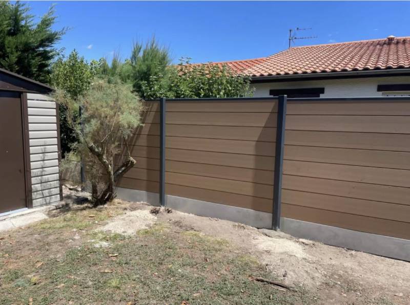Société de clôture pour installation clôture bois composite vers Blanquefort