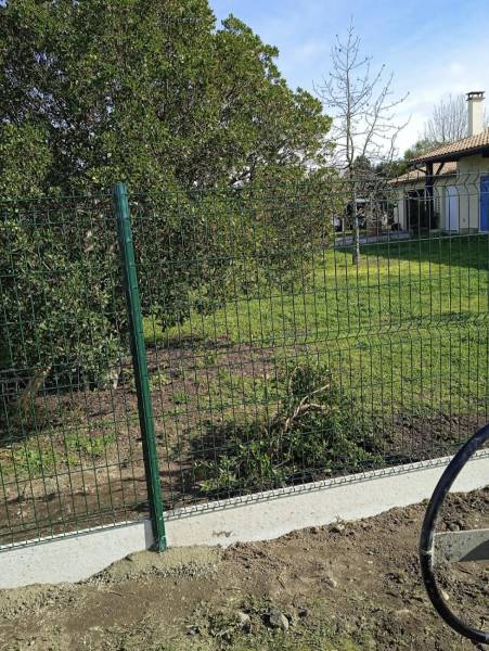 Devis pose de clôture en grilles rigides avec soubassement béton proche Ludon Médoc 33