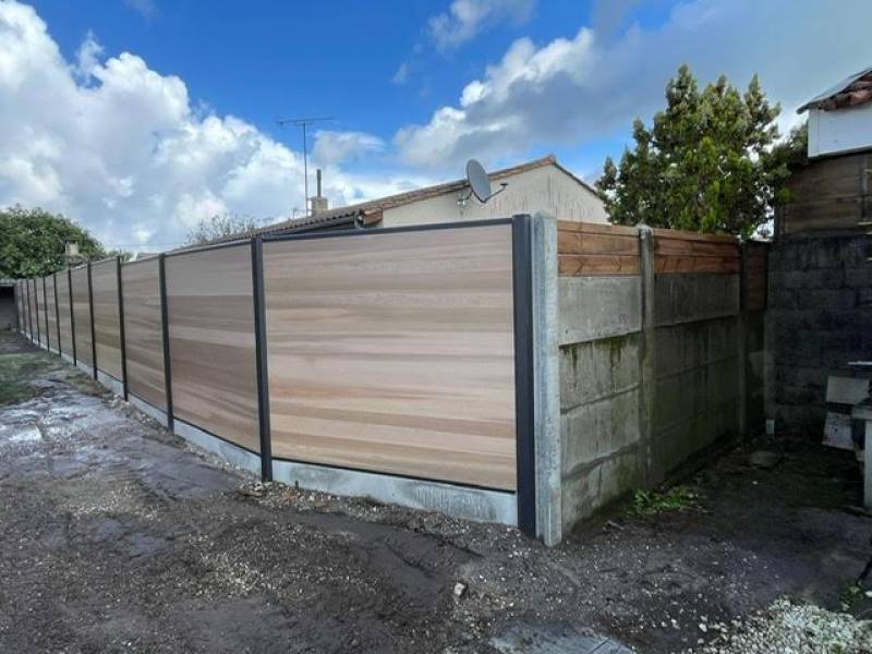 Pourquoi choisir une clôture en bois composite OCEWOOD plutôt qu’une clôture classique ? Bordeaux