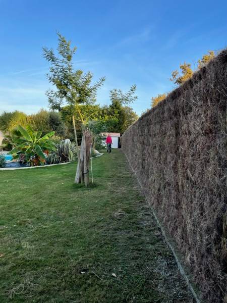 Devis pour la création d'une clôture en brande de bruyère par une entreprise d'aménagement extérieur en Gironde