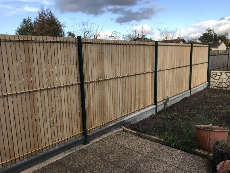 Devis pour installation d'une clôture de 20m en panneaux rigides et lamelles bois sur Bordeaux prés du Bassin d'Arcachon