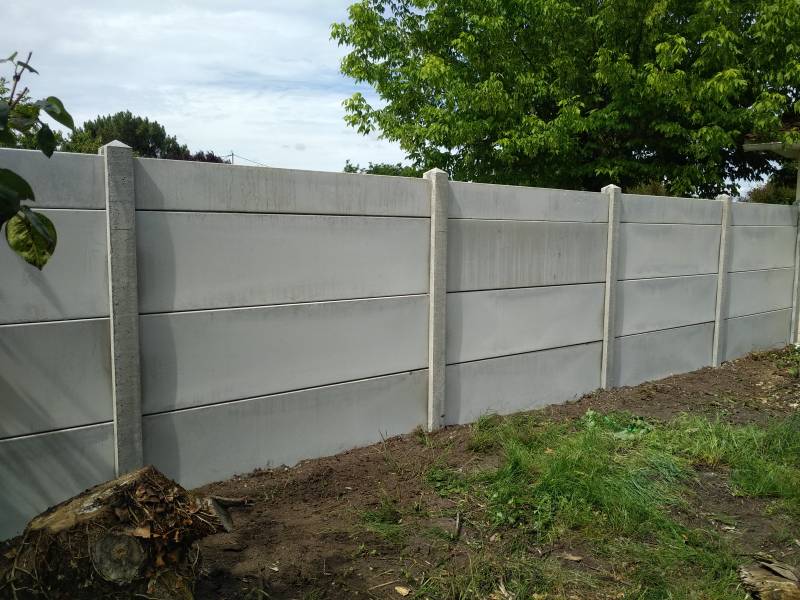 Quel prix pour faire poser une clôture béton de 50 mètres par un paysagiste ? Blanquefort en Gironde