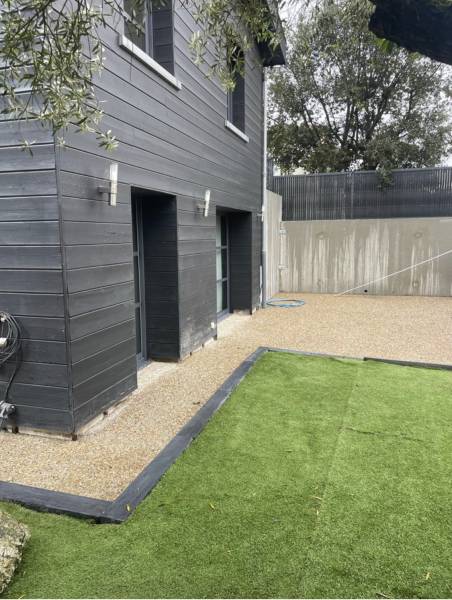 Société de création d'allée en béton désactivé à Mérignac 33 pour créer une allée extérieure