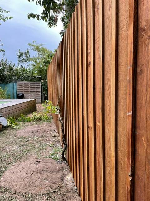 Devis pour l'installation d'une clôture en bois volige pin douglas pour un tour de piscine Bordeaux proche Macau
