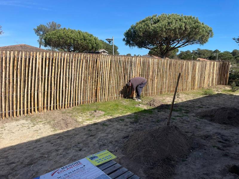 Livraison de ganivelle artisanale en rouleau rapide et pas cher avec livraison incluse