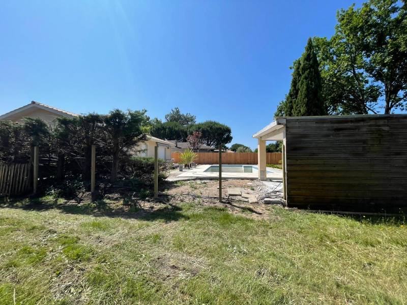 Société de clôture au Cap Ferret pour installation clôture bois volige 40m