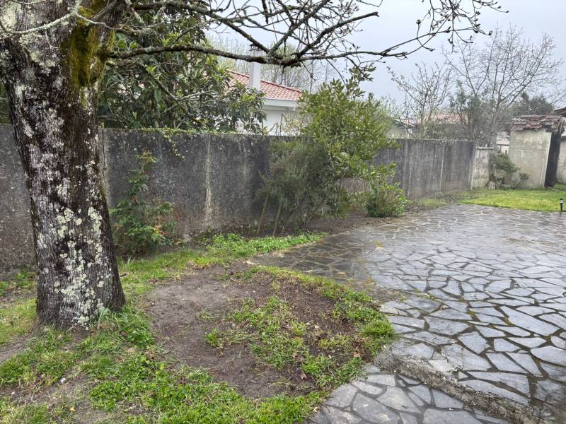 Combien coûte la destruction de clôture pour poser une mixte bois béton à côté de Bordeaux ?