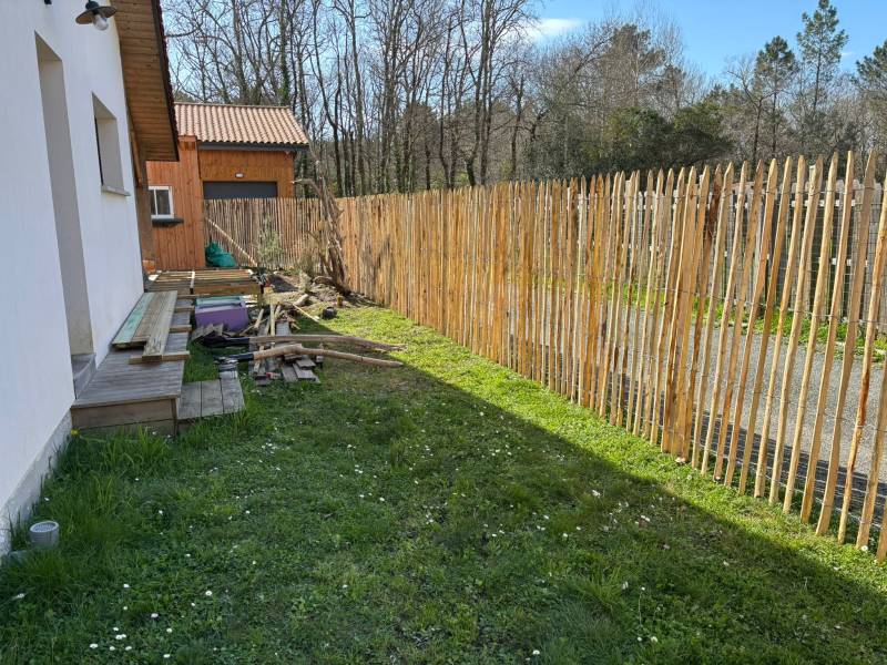 Installation clôture en ganivelle à Montalivet près de Bordeaux : pose de 80 m en 1m75 pour une clôture de jardin naturelle et décorative