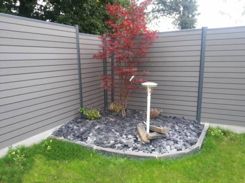 Quel prix pour l'aménagement de mon jardin avec la pose d'une palissade en bois composite par un paysagiste ? Médoc en Gironde