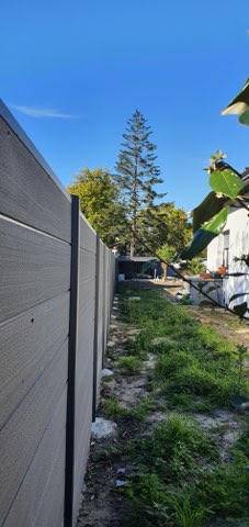Quel tarif pour clôturer mon jardin avec des panneaux en bois composite dans le Médoc ? en Gironde