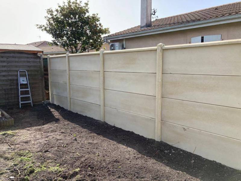 Pose de clôture béton au meilleur prix par une société spécialisée en Gironde